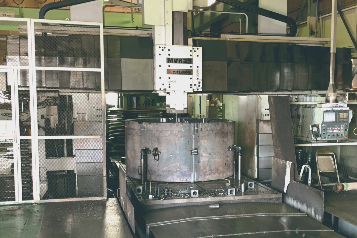 大きなものから小さな物 角物〜丸物まで 精度高く仕上げます