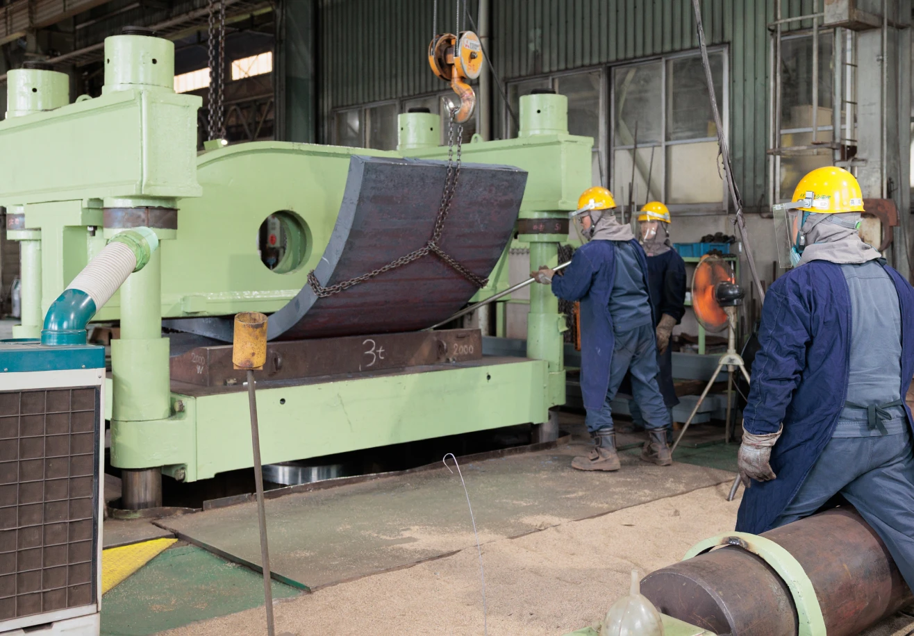 工場内での作業の様子